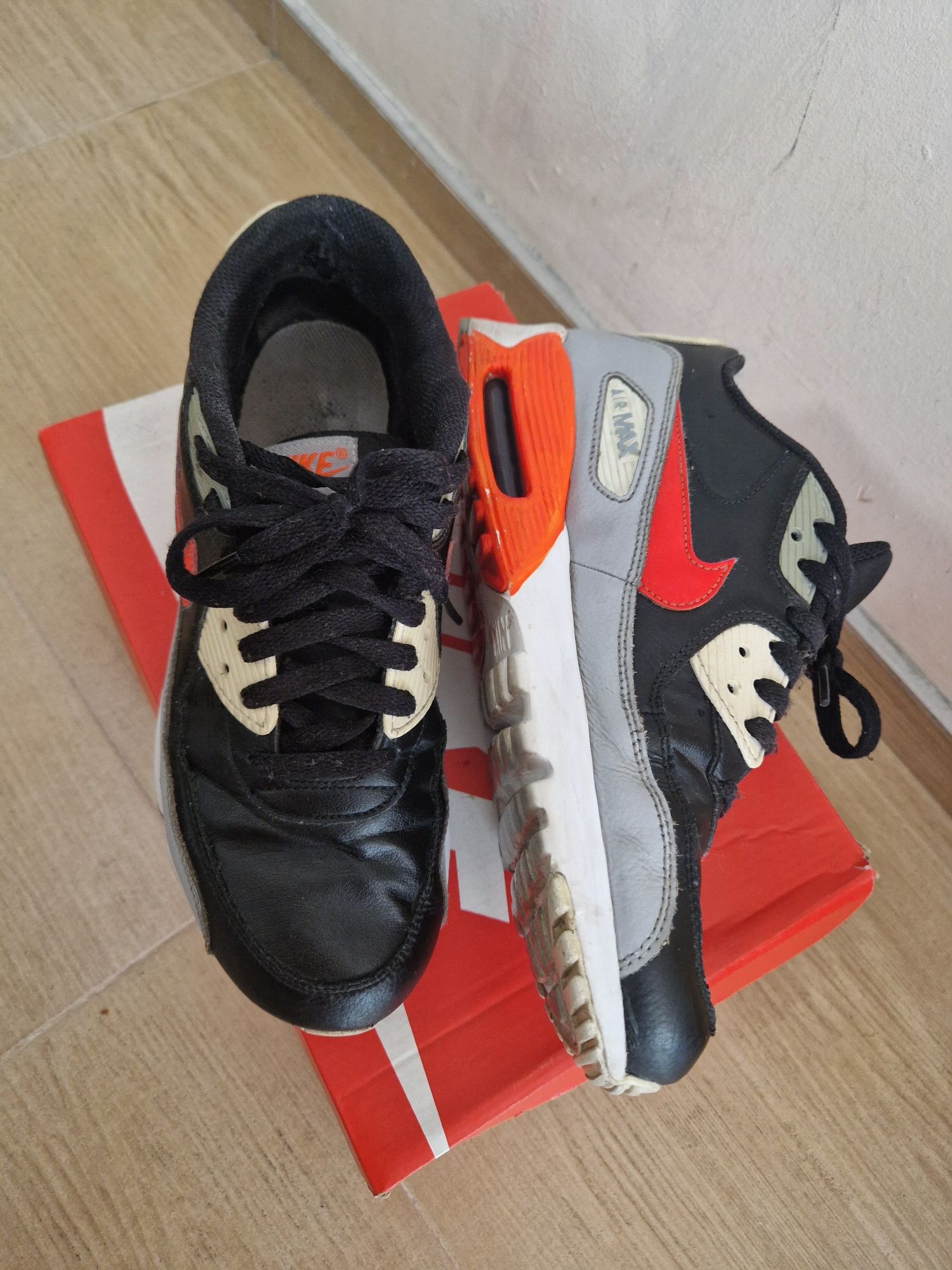 Дамски маратонки.   Nike air max 90