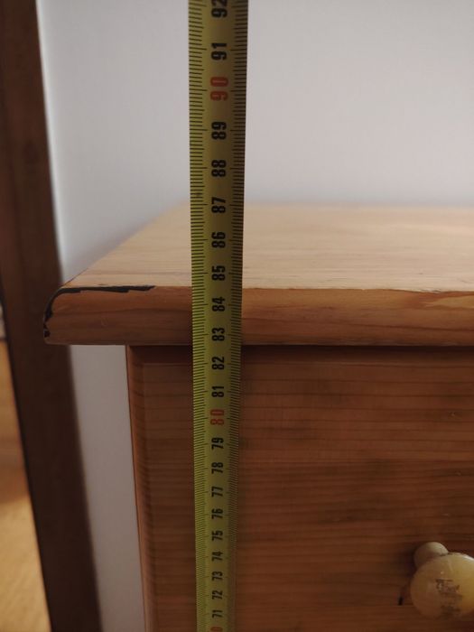 Скрин от дърво, столове от дърво и метал