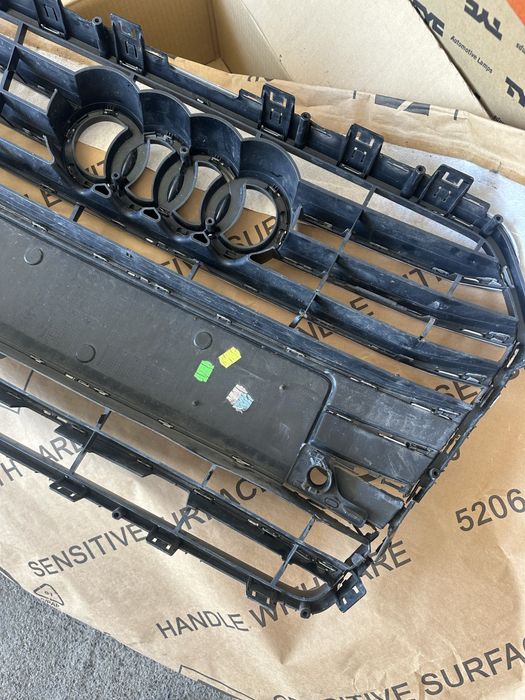 Audi A6 C7 предна маска Оригинална