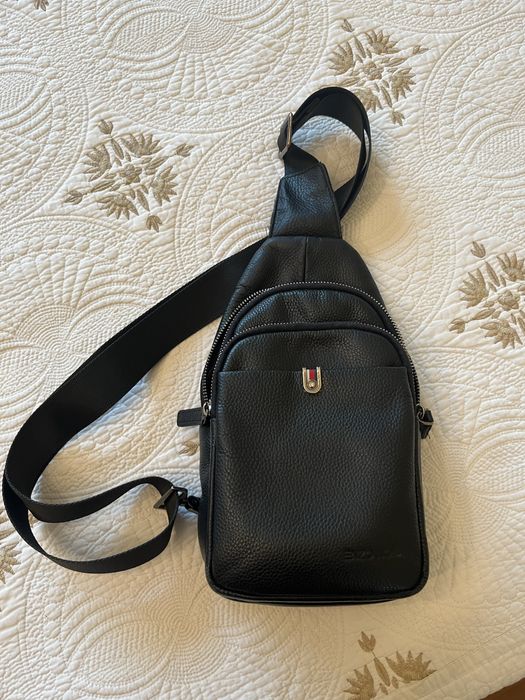 Мъжка чанта през рамо