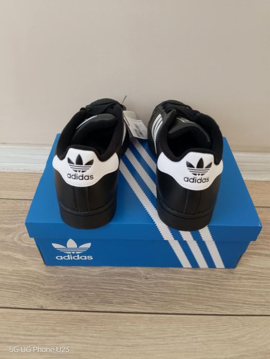 Adidas superstars
