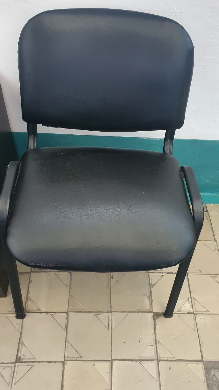 Офисный стул в неплохом состоянии