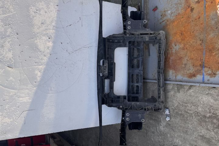 Trager / Calandru 6Y0 010 295 Q Skoda Fabia 6Y