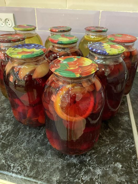 Табиғи таза, үйде дайындалған жеміс кампоты