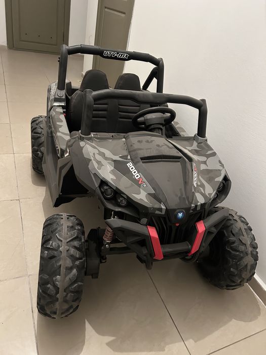 Детский электрисеский автомобиль. 4 мотора