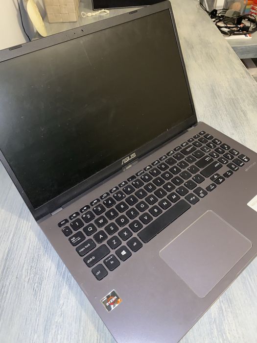 Laptop Asus AMD Ryzen7