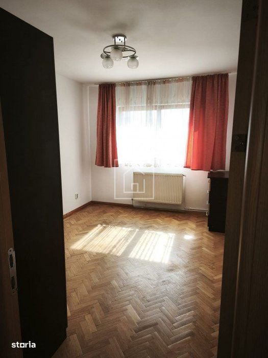 Apartament decomandat cu 2 camere, balcon, pivnita in Vasile Aaron, Si