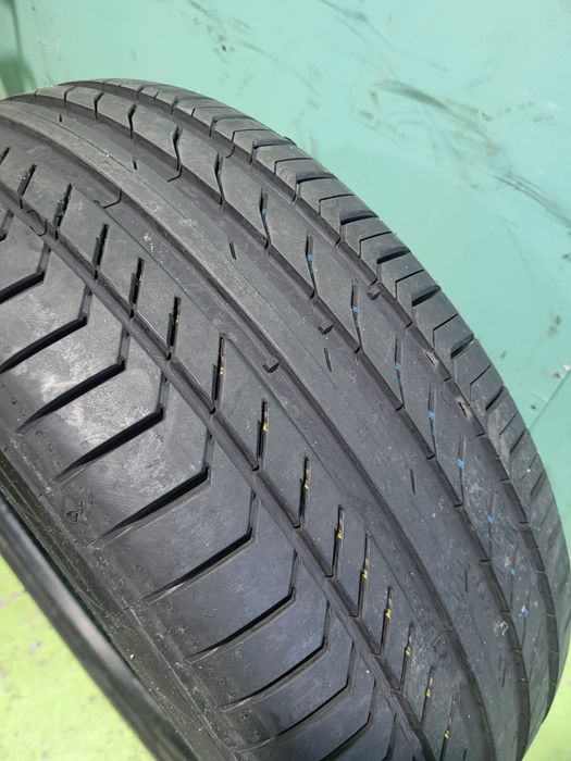 2 бр летни 235/45/18 Continental
