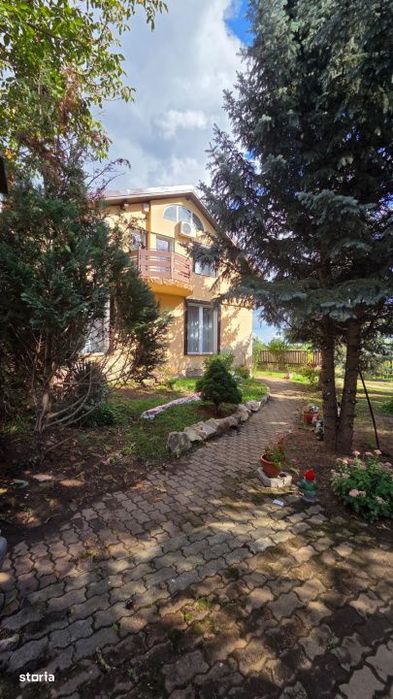 Casa cu mansarda de vanzare – zona Lucian Blaga