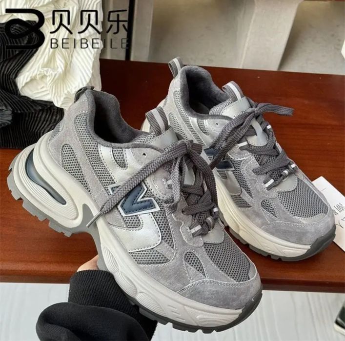 Новые женские кроссовки