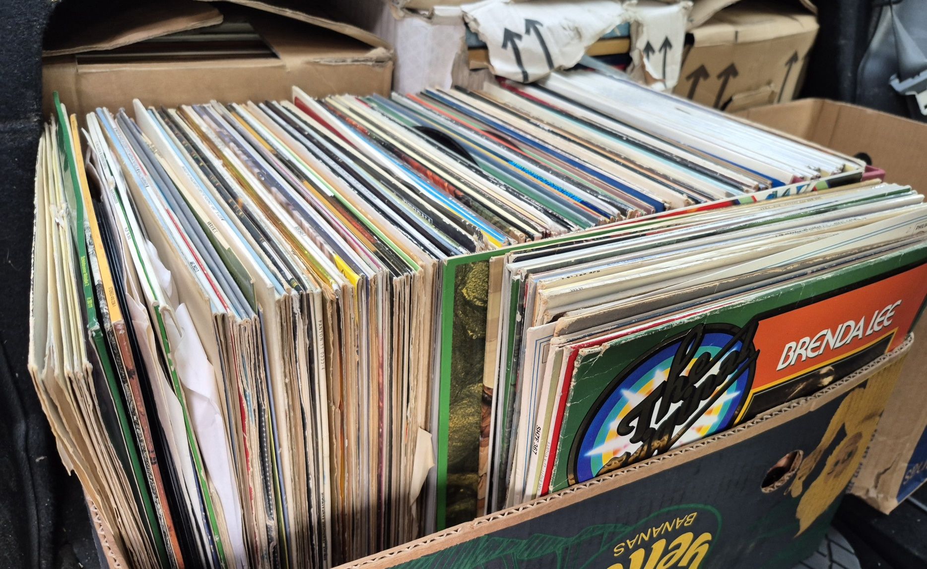 Vând Lot 600LP Discuri Vinil colectie cu muzica mixta 

-
