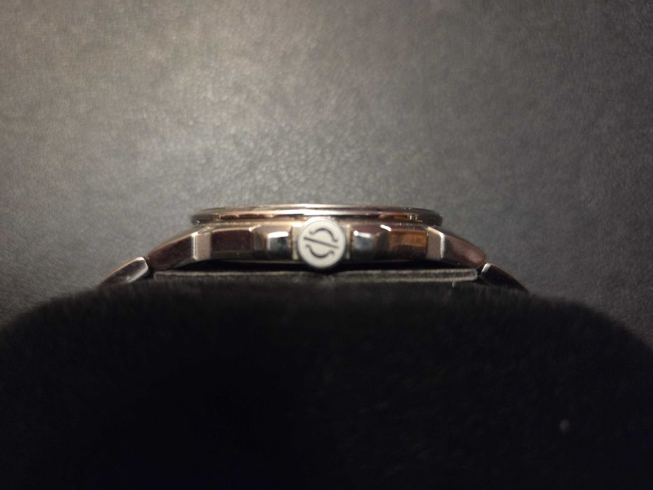 Продавам Швейцарски часовник от личната си колекция Candino TITANIUM.