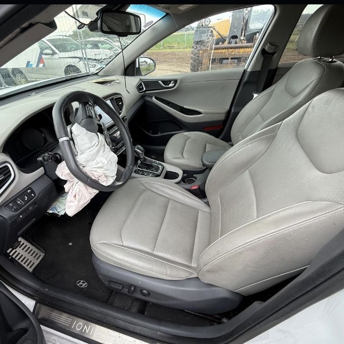 Продава се на части Hyunda ioniq 72000км