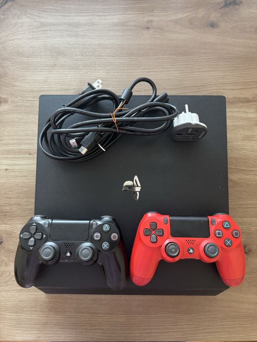 PS4 Pro, полная комплектация, отличное состояние