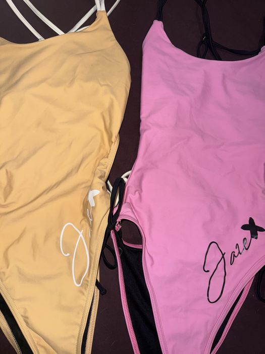 Цели бански за плуване