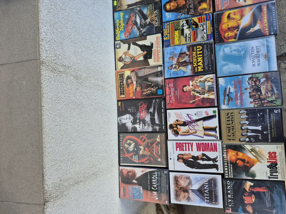 Vând 56 casete video VHS filme acțiune,drama,Comedie,dragoste,Fictiune