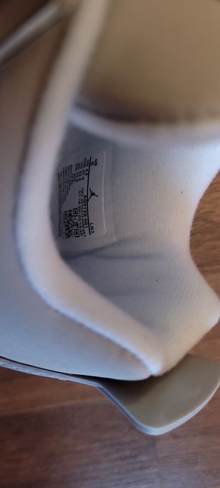 Adidasi Jordan 4 frozen moments