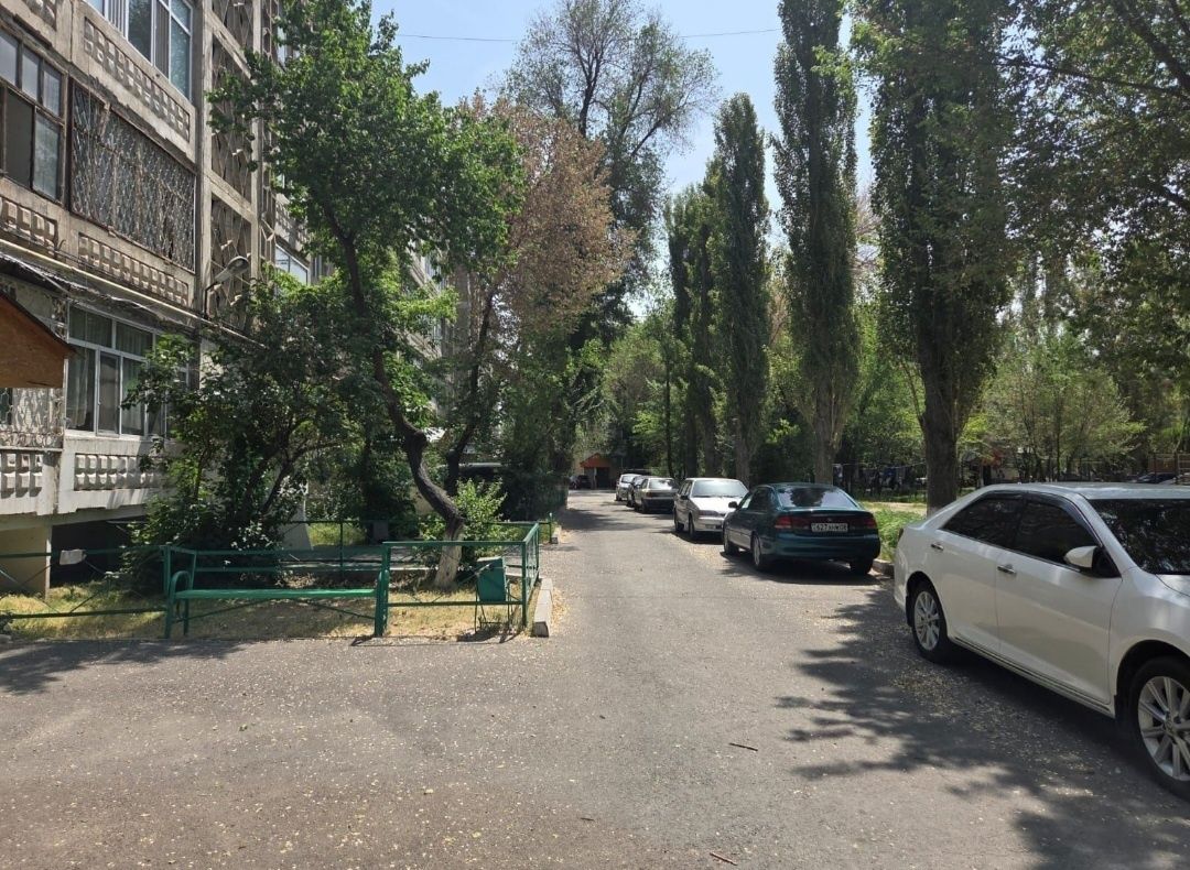 3-комн., 8 мкр., 3 этаж (улучшенная, не угол)