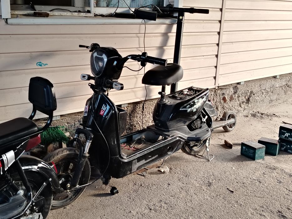 Два ск8 и электро гитара