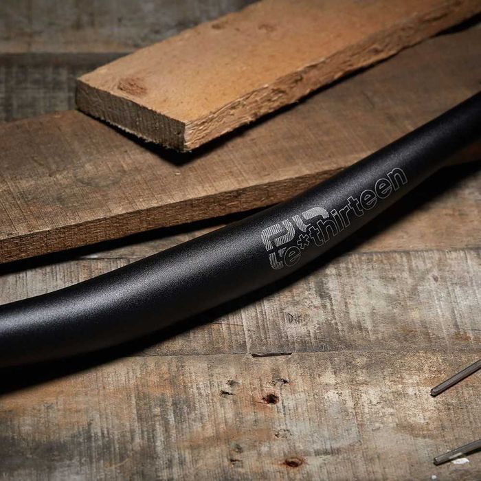 НОВИ Кормило E Thirteen Base MTB 800мм 35 хват ( захват ) колело