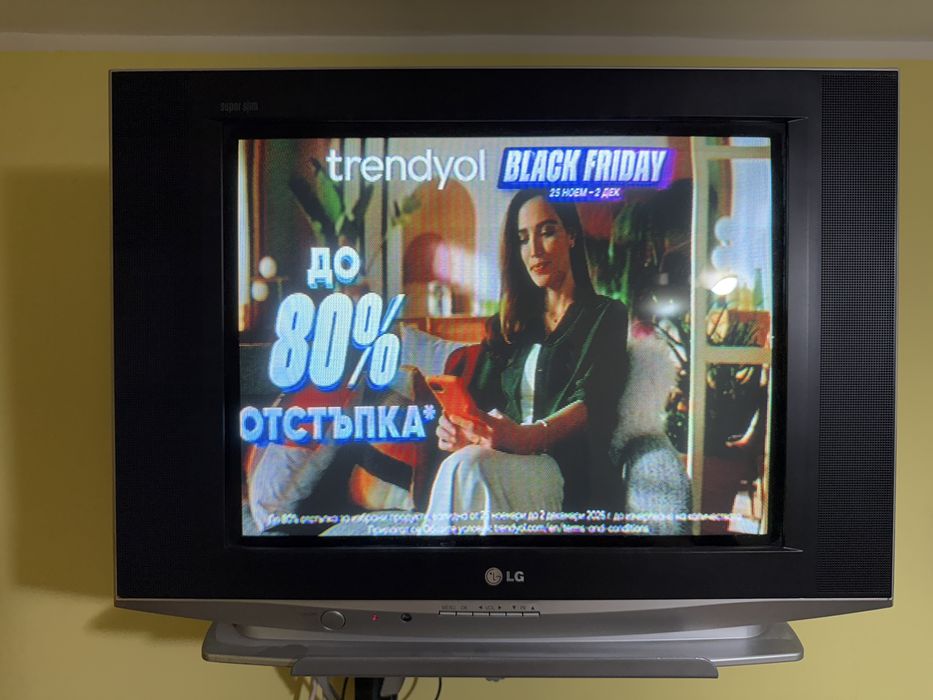 Телевизор модер LG.