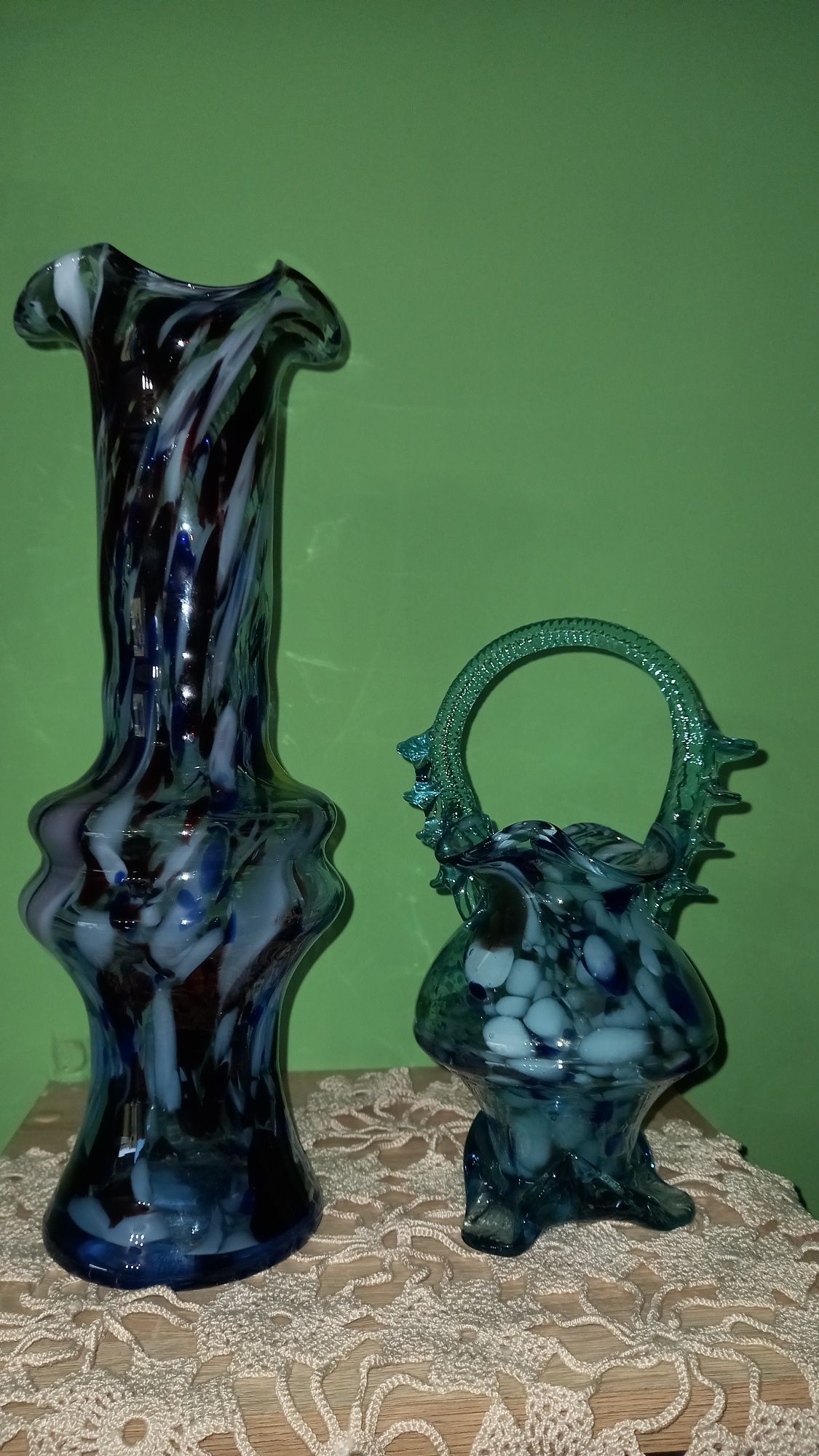 Порцелан вази и цветно стъкло