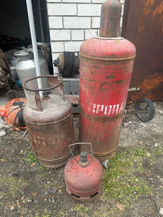 Газовые баллоны.