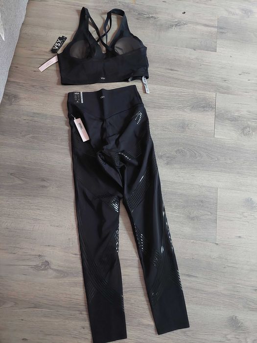 Екип за спорт Victoria Secret