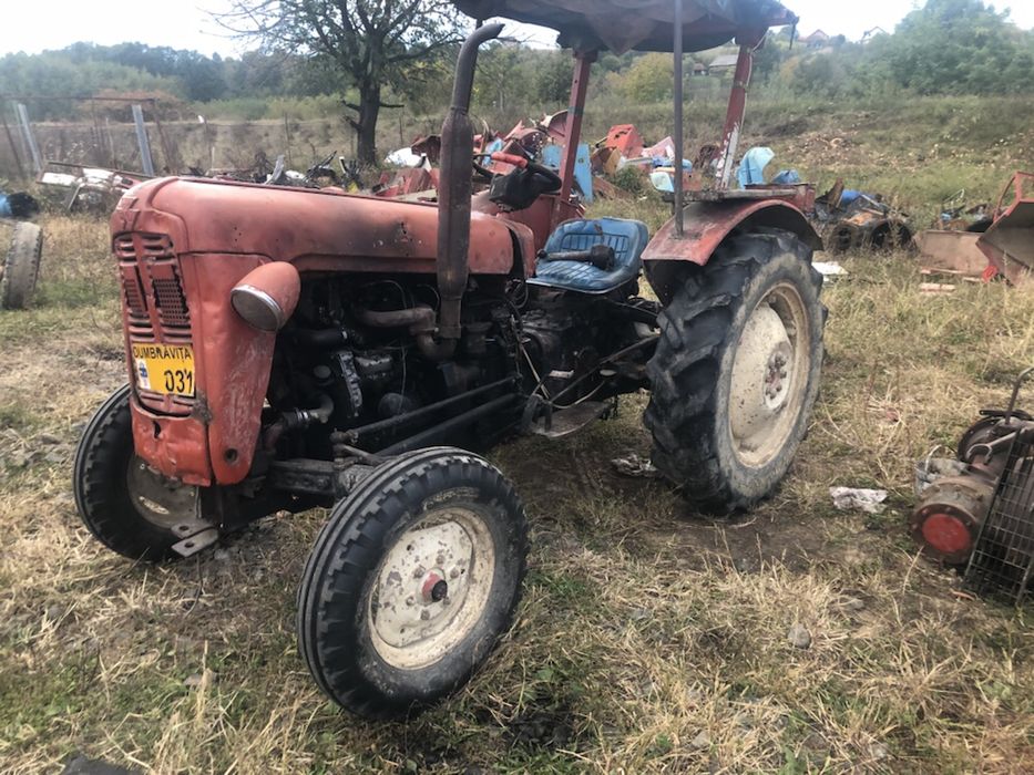 Dezmembrez Massey Ferguson 35