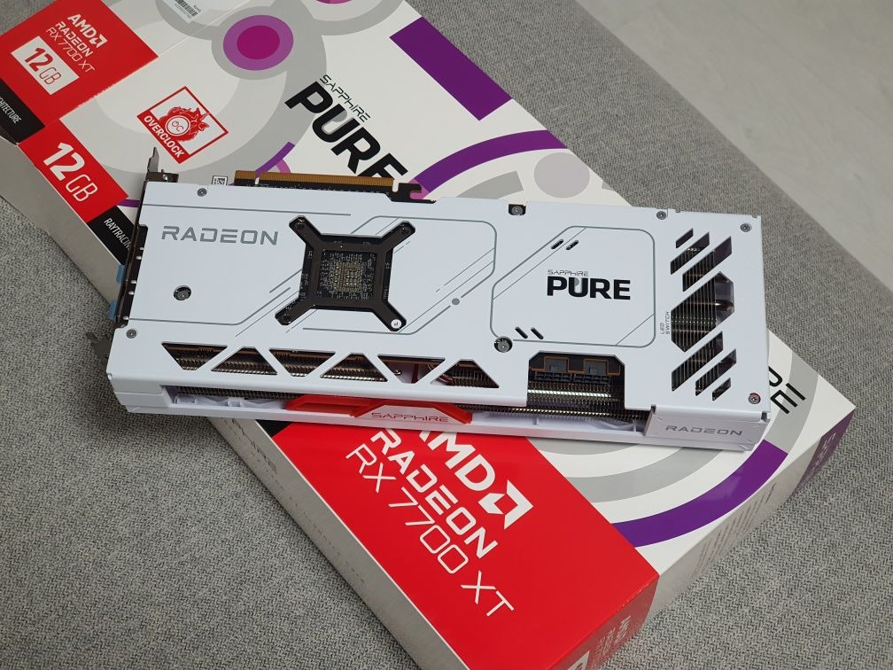 Placa video AMD RX 7700XT, Sapphire Pure, white, 12GB, garantie 3ani