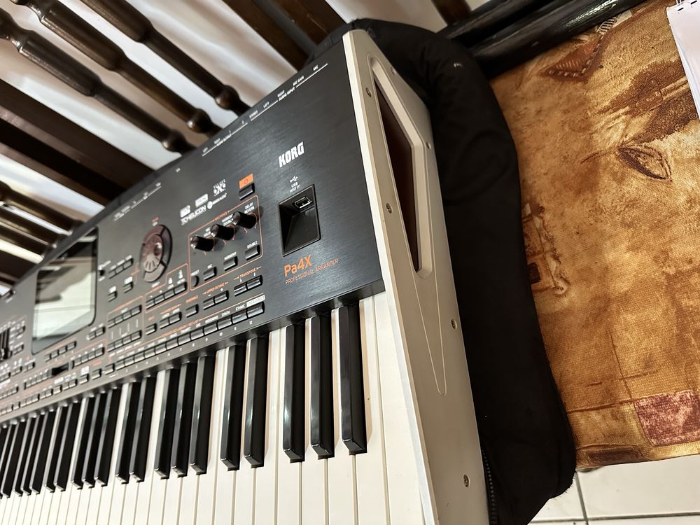 KORG PRO4X 61+Калъф и Стойка  Key shure Dynacord rcf fbt oberton
