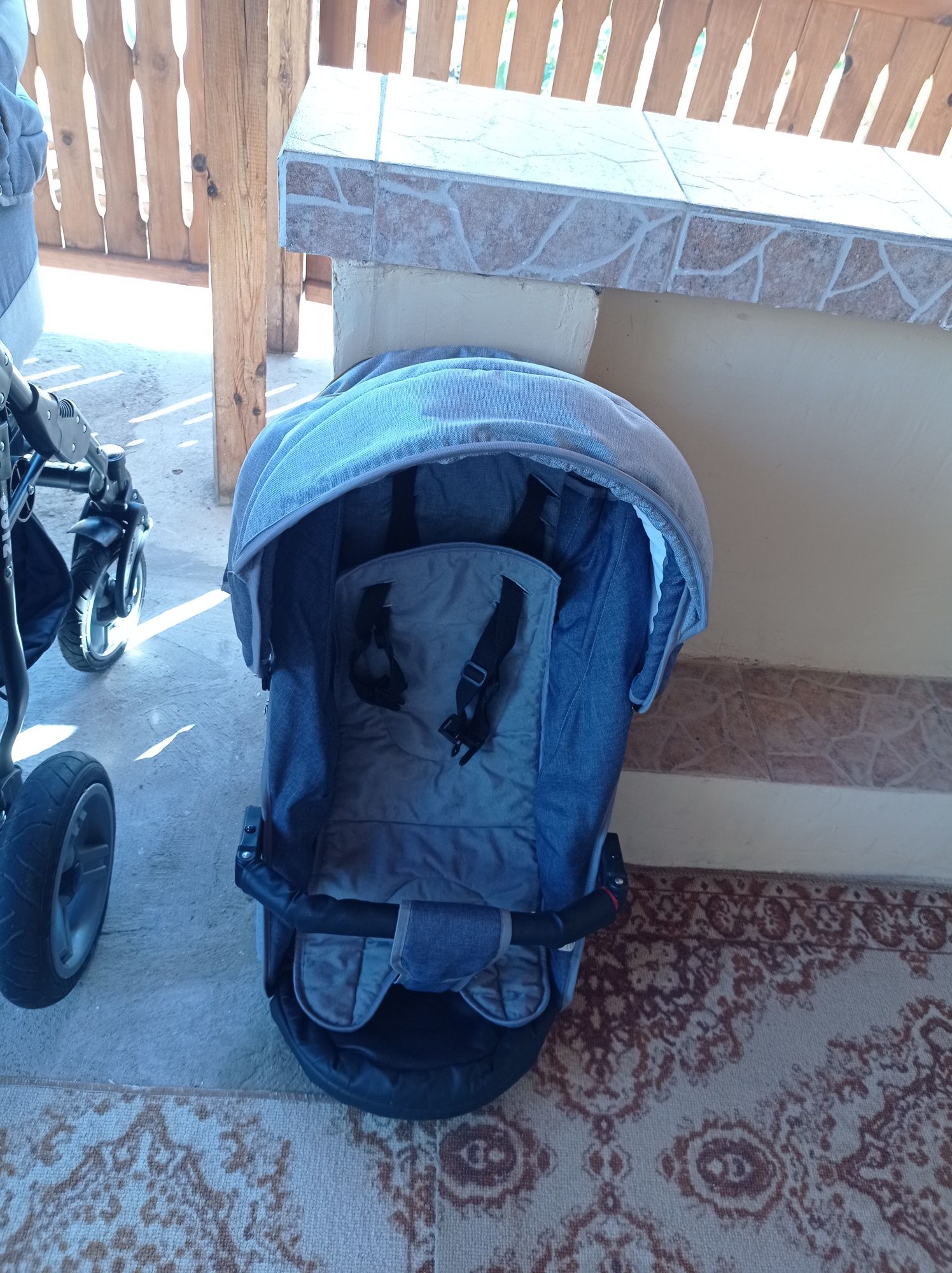 Детска количка 2 в 1, без забележки , в добро състояние.