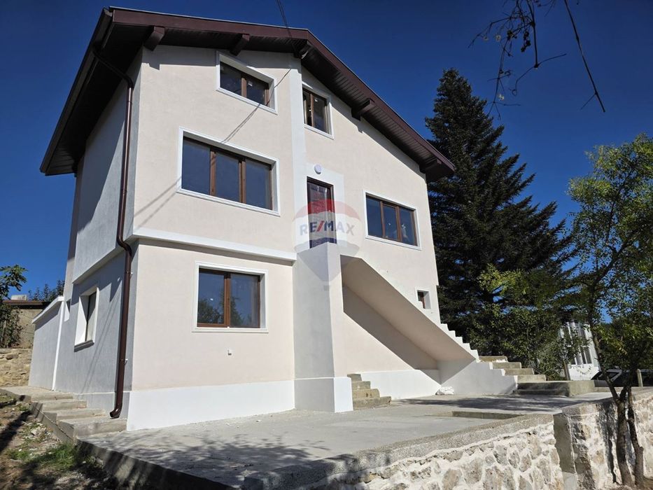 Къща на два етажа, с. Осеново, обл. Варна