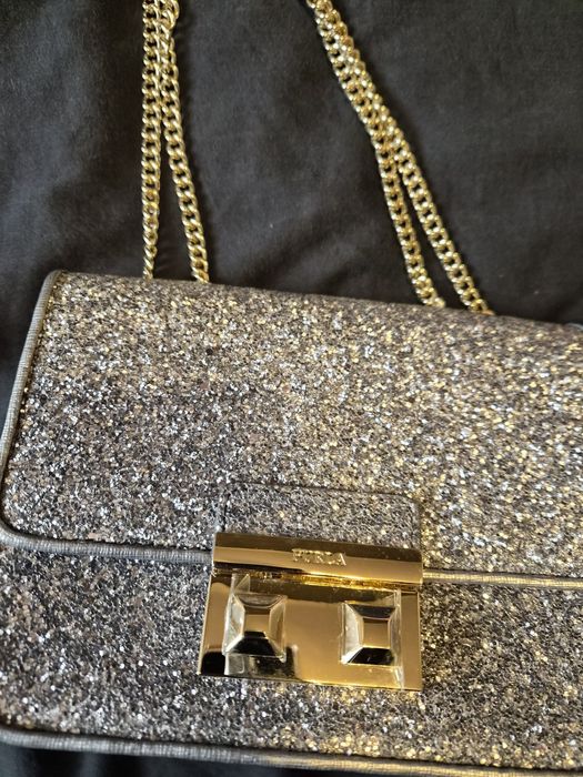 Дамска чанта, без забележки.