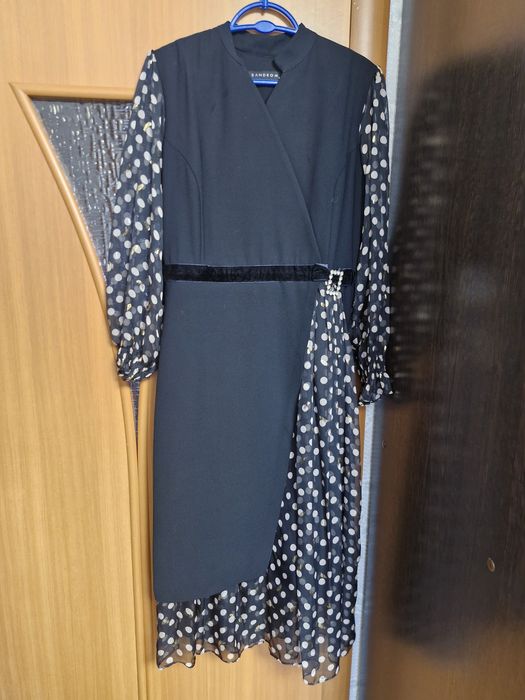 Платье нарядное.