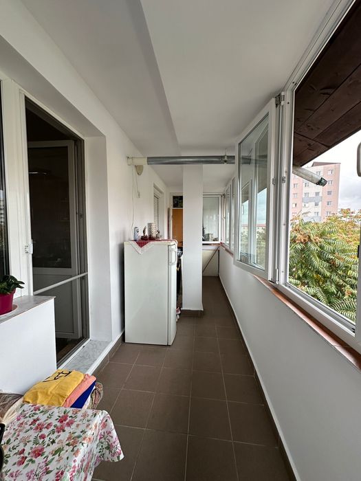 Vand apartament 2 camere zona Cetate