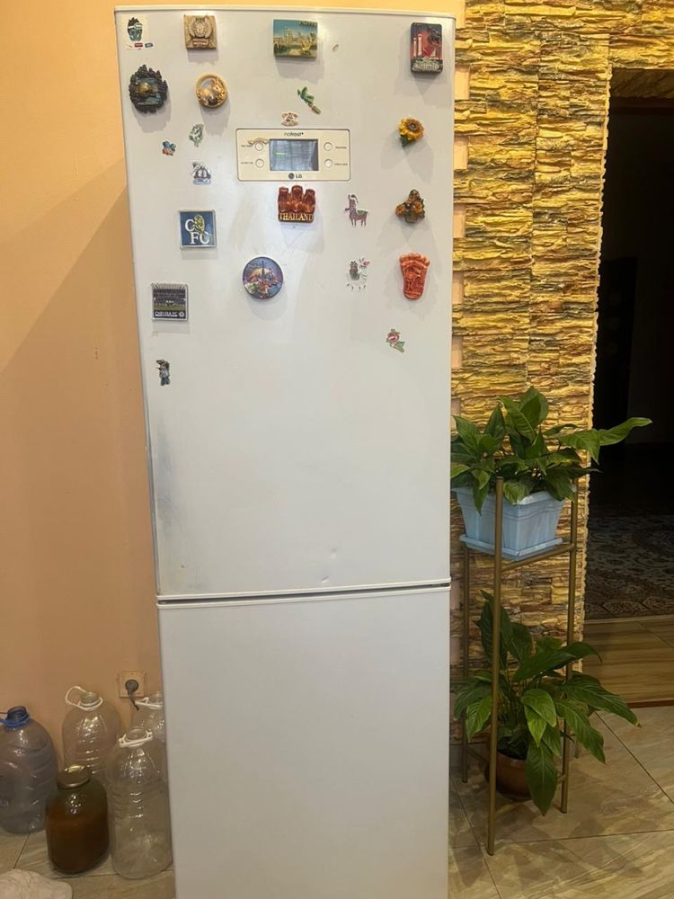 Продам холодилник LG в идеалном состоянии