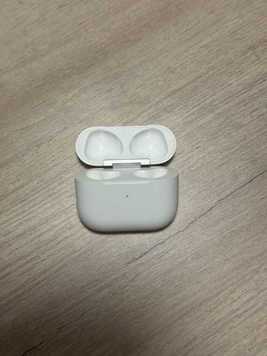 Airpods 3, кейс от наушников