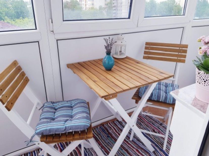 Vand masuta cu scaune de balcon plus 2 pernute
