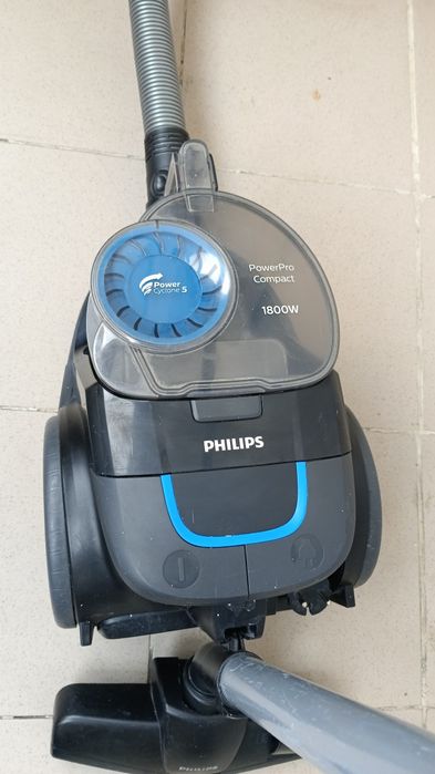 Пылесос Philips 1800w