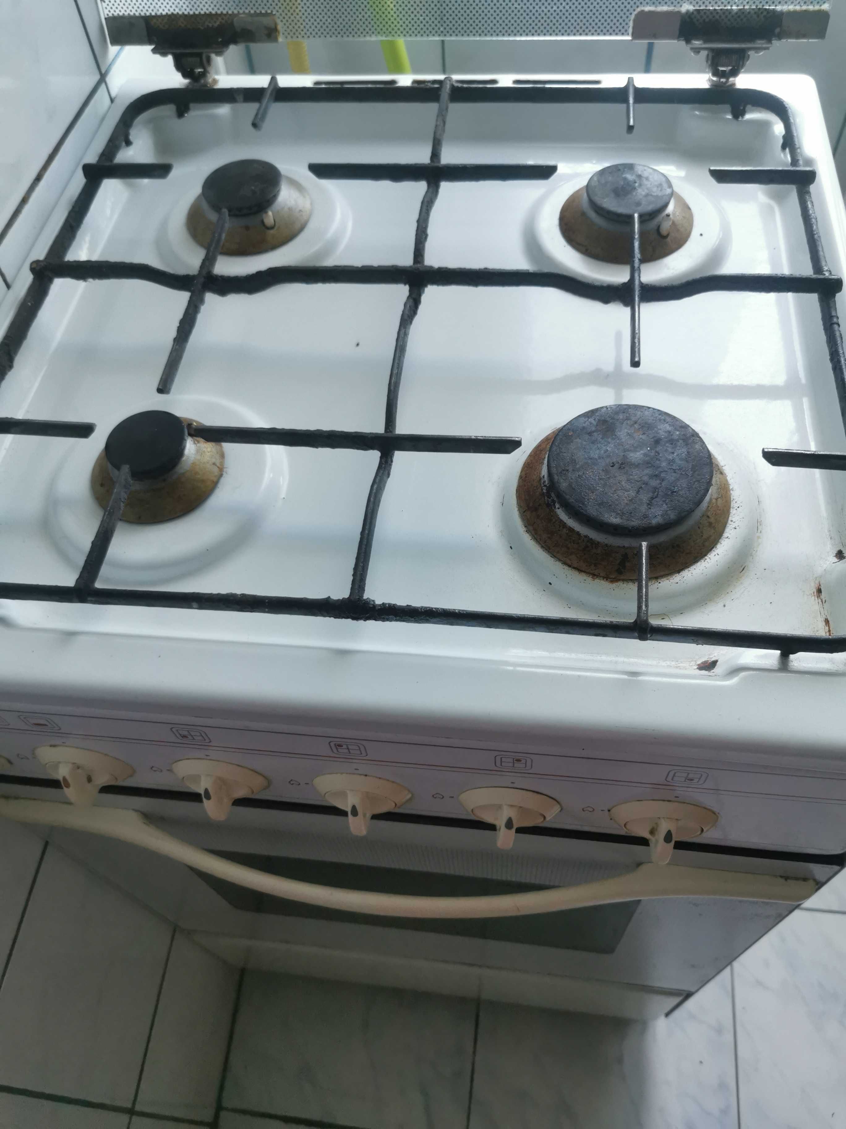 Vând aragaz cu 4 ochiuri