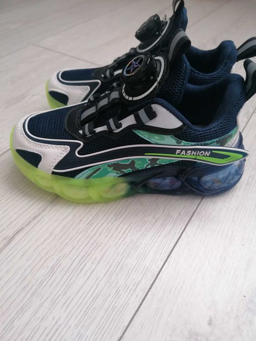 Нови  летни маратонки Fashion със закопчаващ механизъм, размер 30