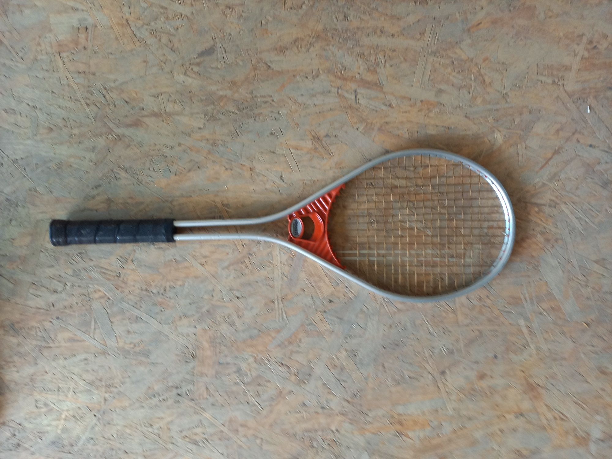 Продам теннисную ракетку, для игры в большой теннис.