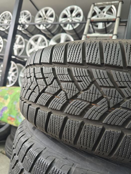 1 Брой 235/60/18 Dunlop 8mm 23dot