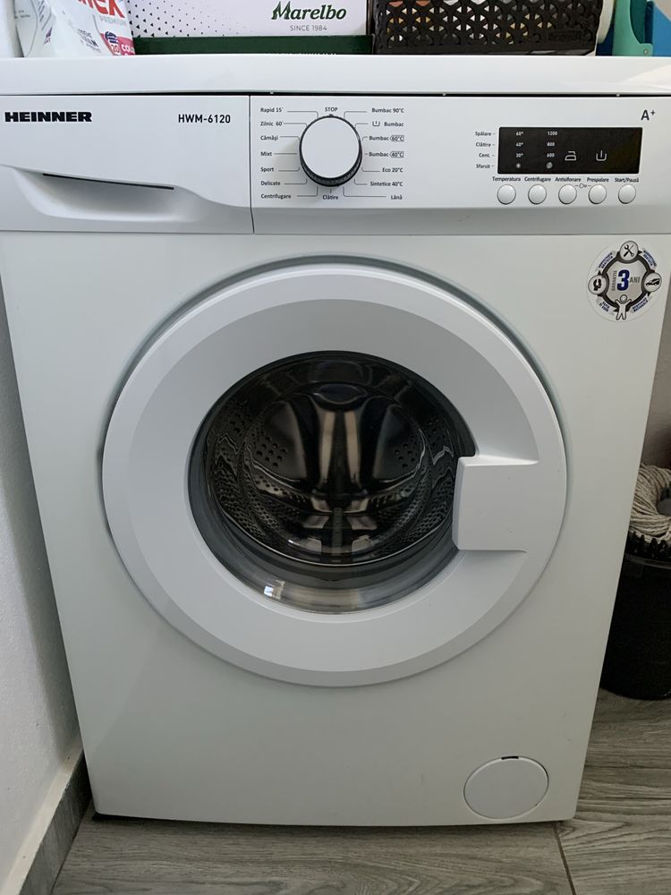 Vând mașină de spălat  HEINNER automată în stare bună de funcționare!
