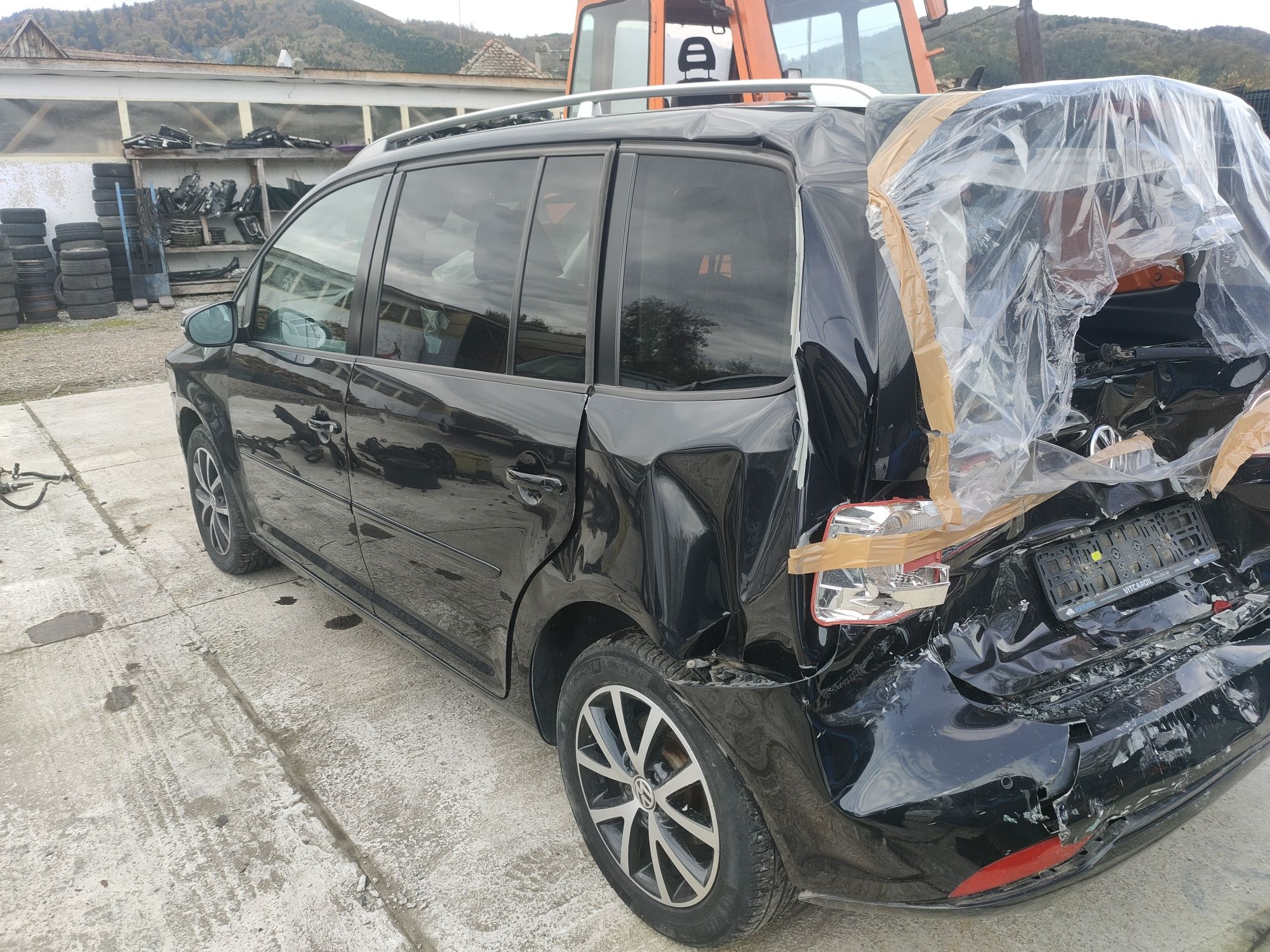 Dezmembrări jante ușa oglinda geam planetara caseta vw Touran 2012 2.0