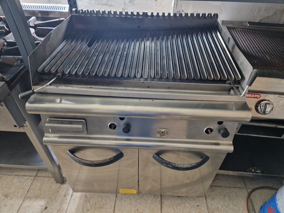 Grill electric sau gaz,  de.putere,  de.banc sau cu banc