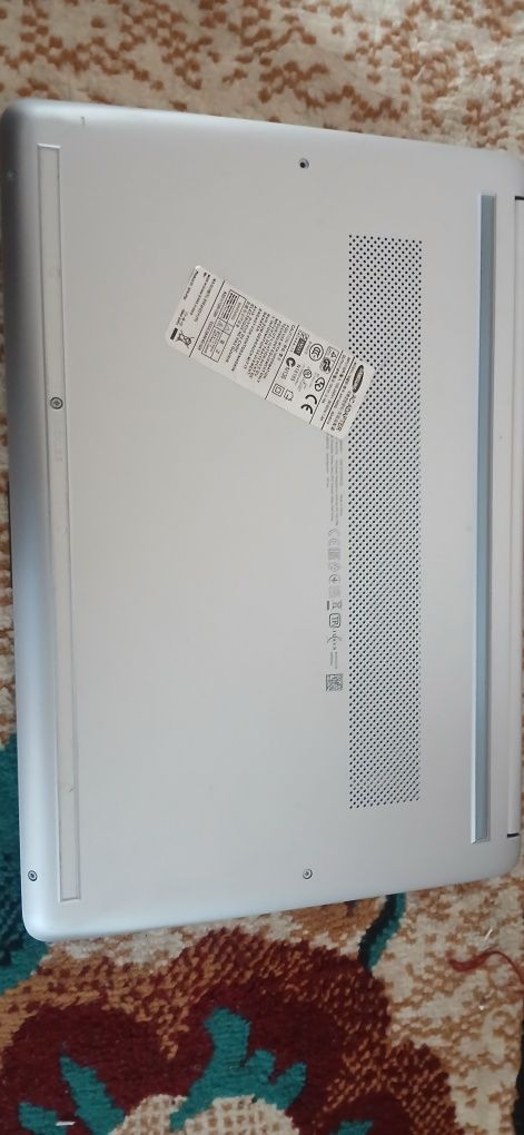 Hp laptopi made in Dubai with bag and also charger