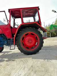 Tractor 650 rosu