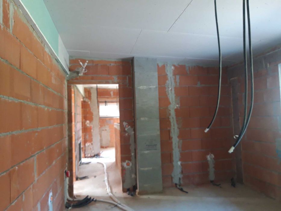 Execut lucrări de rigips, glet și zugrăveli.